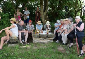 Die Sitzgruppe-Grünseelchenweg-naturimpuls-Persönlichkeitsentwicklung